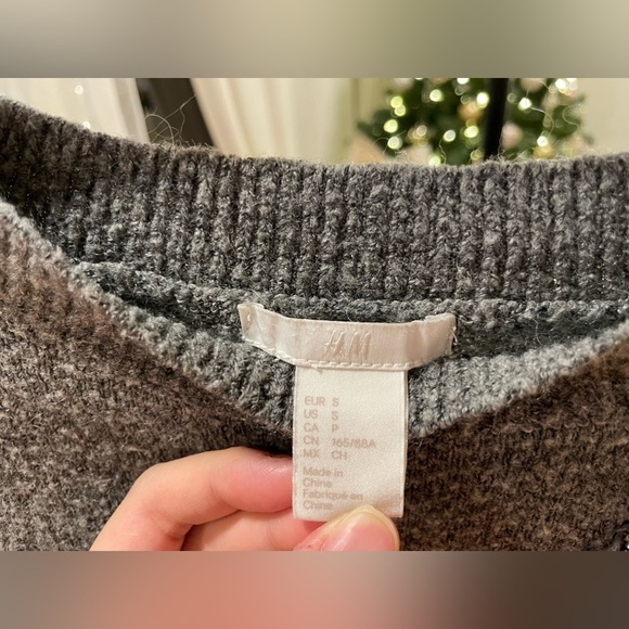 H&M Cozy Heather Grey Sweater with Decorative Sequin Bow - Picture 3 of 4